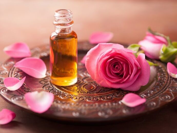 El aceite de rosa puede ser especialmente beneficioso para la renovación celular de la piel. 
