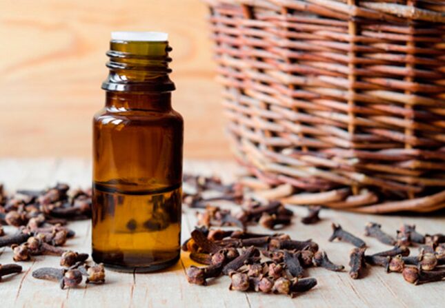 Las guías de aromaterapia favorecen el aceite de capullo de clavo